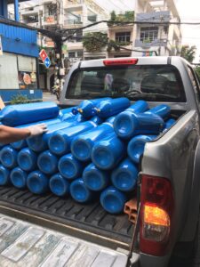 chất bình lên xe đi bơm nè